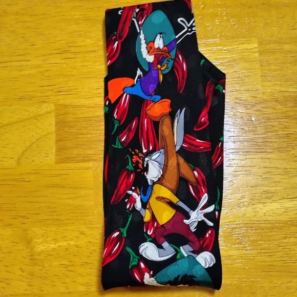 Looney Tunes Black Tie with Red Chili Peppers - Picture 2 of 5